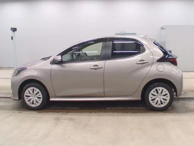 Toyota YARIS  с аукциона в Японии