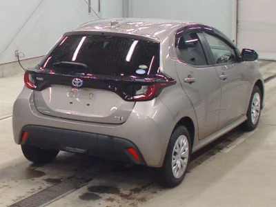 Toyota YARIS  с аукциона в Японии