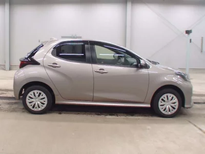 Toyota YARIS  с аукциона в Японии