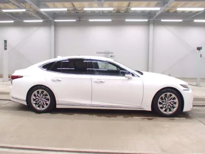 Lexus LS  с аукциона в Японии