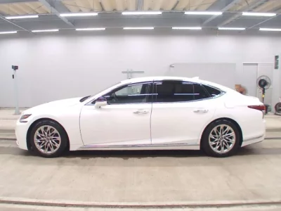 Lexus LS  с аукциона в Японии