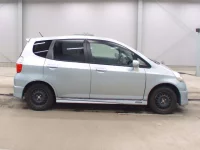 Honda FIT лот № 5522 оценка 2  с аукциона в Японии 2