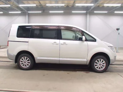 Mitsubishi DELICA D5