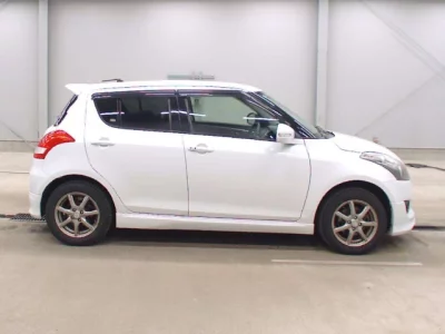 Suzuki SWIFT  с аукциона в Японии