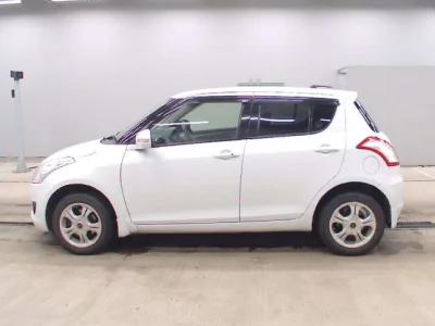 Suzuki SWIFT  с аукциона в Японии
