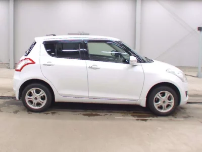 Suzuki SWIFT  с аукциона в Японии