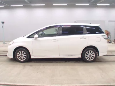 Toyota WISH  с аукциона в Японии