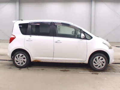 Toyota RACTIS  с аукциона в Японии