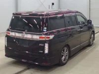 Nissan ELGRAND лот № 9050 оценка 3.5  с аукциона в Японии 1