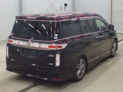 Nissan ELGRAND  с аукциона в Японии