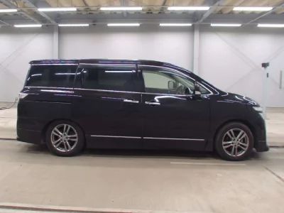 Nissan ELGRAND  с аукциона в Японии
