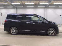 Nissan ELGRAND лот № 3264 оценка 3  с аукциона в Японии 2
