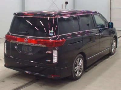 Nissan ELGRAND  с аукциона в Японии