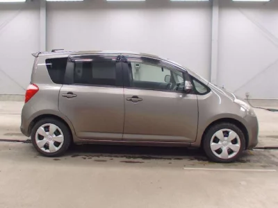 Toyota RACTIS  с аукциона в Японии