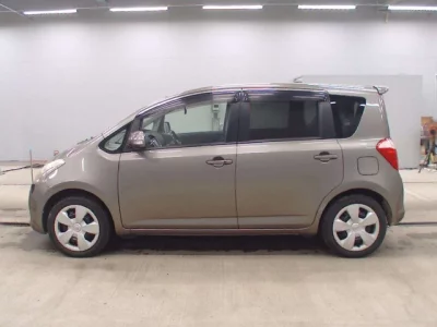 Toyota RACTIS  с аукциона в Японии