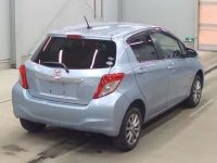 Toyota VITZ лот № 3332 оценка 3.5  с аукциона в Японии 1