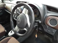 Toyota VITZ лот № 3332 оценка 3.5  с аукциона в Японии 6