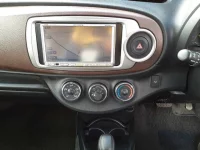 Toyota VITZ лот № 3332 оценка 3.5  с аукциона в Японии 8