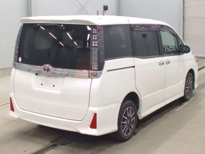 Toyota VOXY  с аукциона в Японии