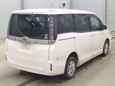 Toyota VOXY  с аукциона в Японии