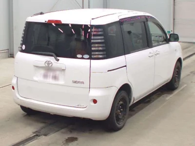 Toyota SIENTA  с аукциона в Японии