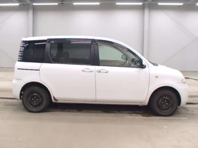 Toyota SIENTA  с аукциона в Японии