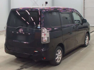 Toyota VOXY  с аукциона в Японии
