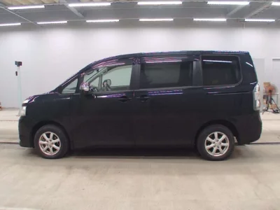 Toyota VOXY  с аукциона в Японии