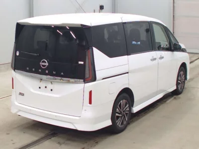 Nissan SERENA  с аукциона в Японии