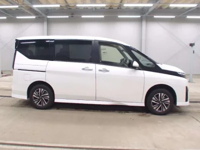 Nissan SERENA  с аукциона в Японии
