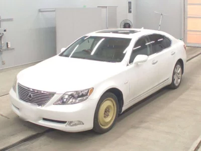 Lexus LS  с аукциона в Японии