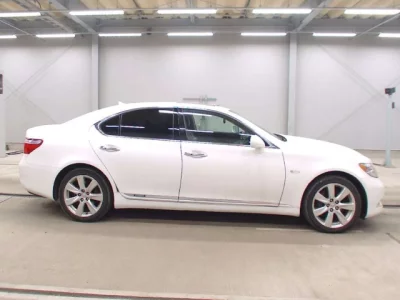 Lexus LS  с аукциона в Японии