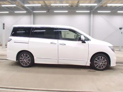 Nissan ELGRAND  с аукциона в Японии