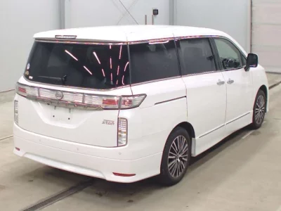 Nissan ELGRAND  с аукциона в Японии