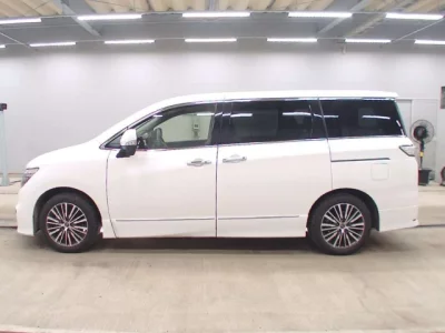 Nissan ELGRAND  с аукциона в Японии