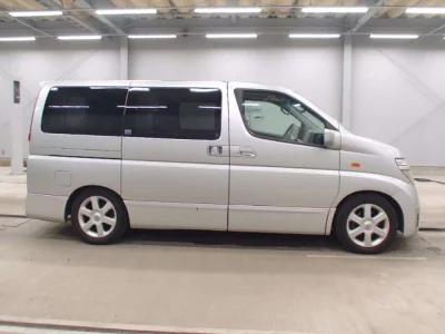 Nissan ELGRAND  с аукциона в Японии
