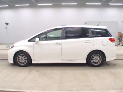 Toyota WISH  с аукциона в Японии