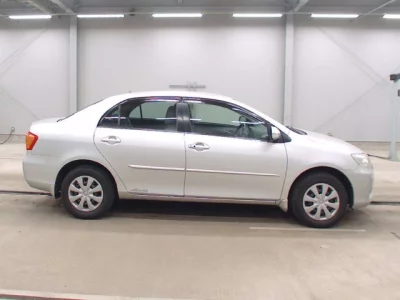 Toyota COROLLA AXIO  с аукциона в Японии