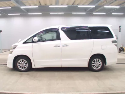 Toyota VELLFIRE  с аукциона в Японии