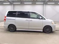Toyota NOAH лот № 3363 оценка 3.5  с аукциона в Японии 2
