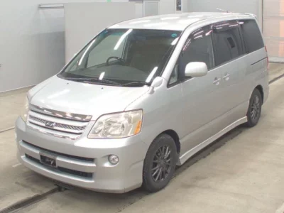 Toyota NOAH  с аукциона в Японии
