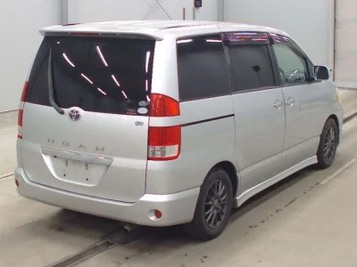 Toyota NOAH  с аукциона в Японии