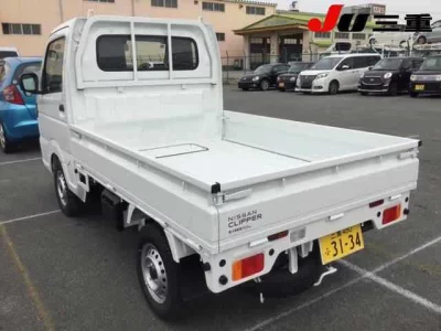 Nissan NT100 Clipper