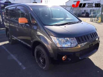 Mitsubishi Delica D:5