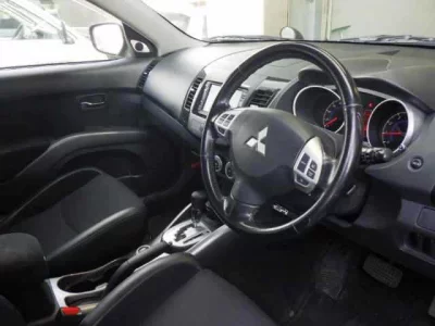 Mitsubishi OUTLANDER  с аукциона в Японии