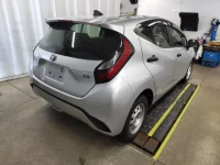 Toyota AQUA лот № 6699 оценка 4.5  с аукциона в Японии 2