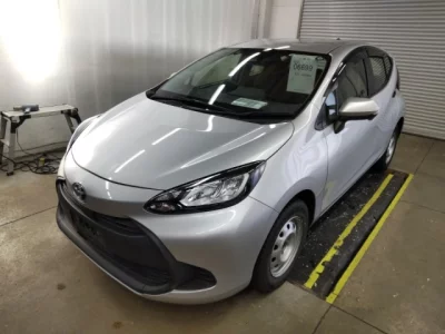Toyota AQUA  с аукциона в Японии