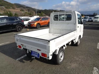 Nissan NT100 Clipper