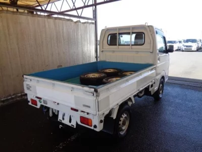 Nissan NT100 Clipper