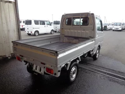 Nissan NT100 Clipper